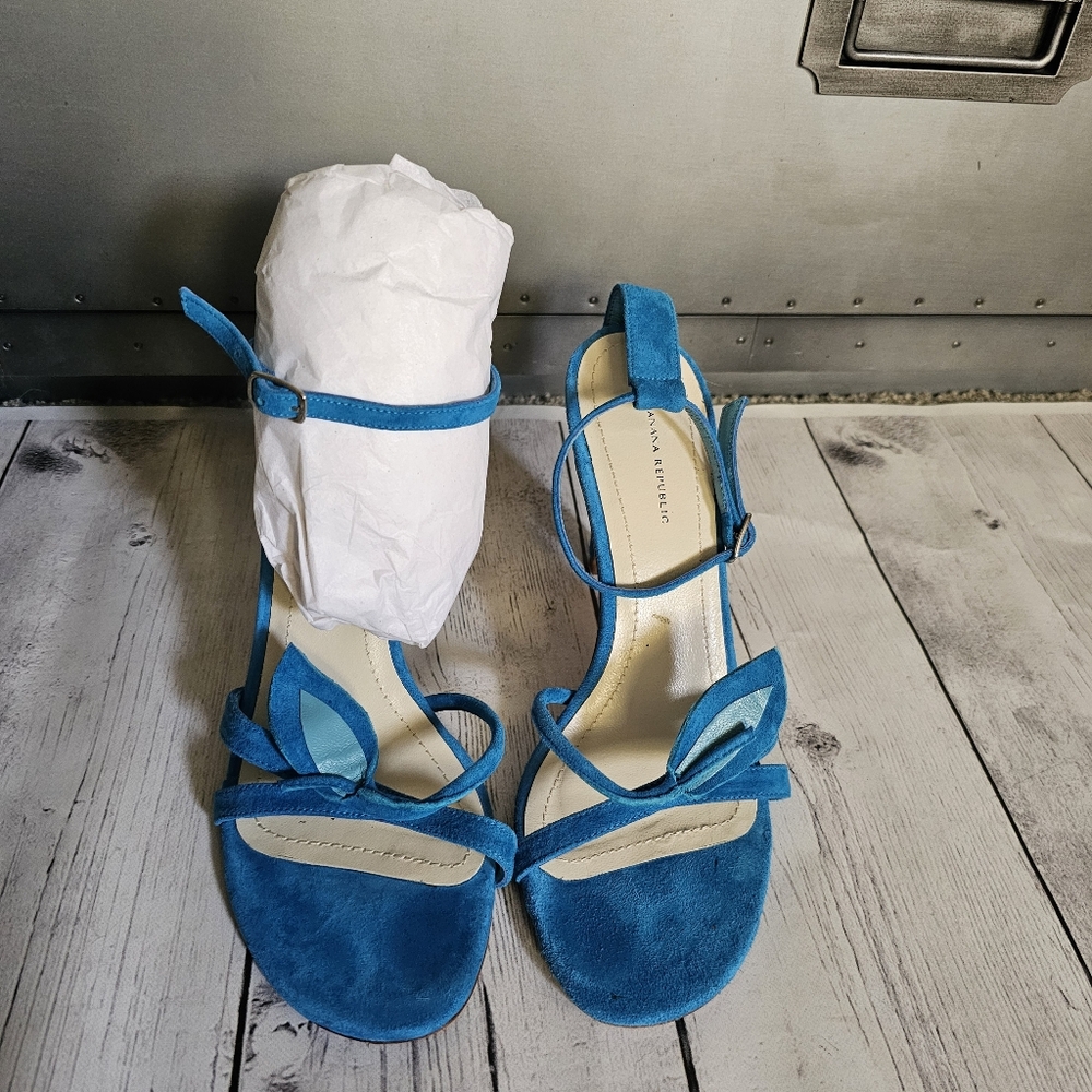 EUC Gorgeous Banana Republic Turquoise Martinique Suede Women's Sandals 6.5 RARE